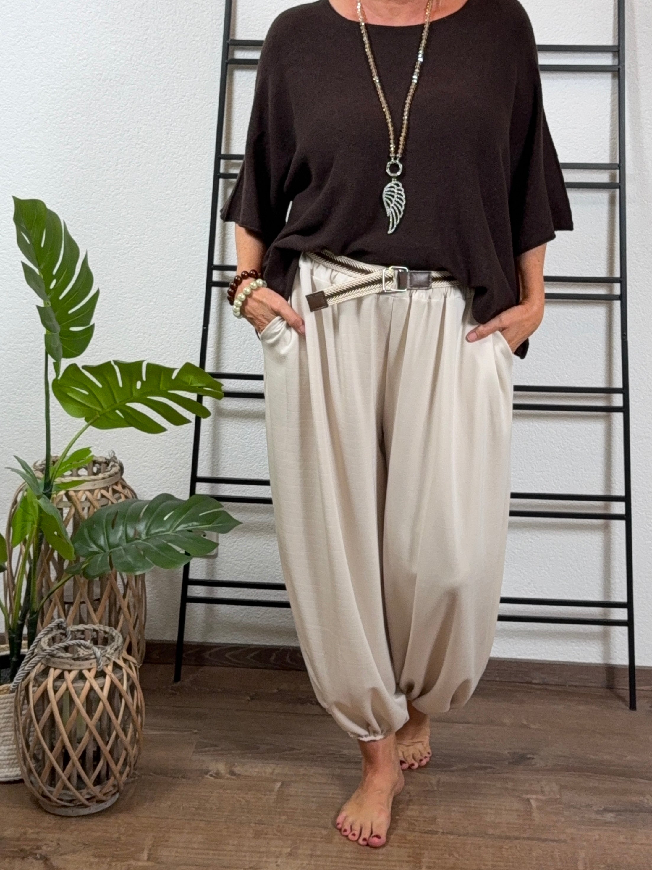 Elegante Haremshose mit Kordel und Gürtel in beige