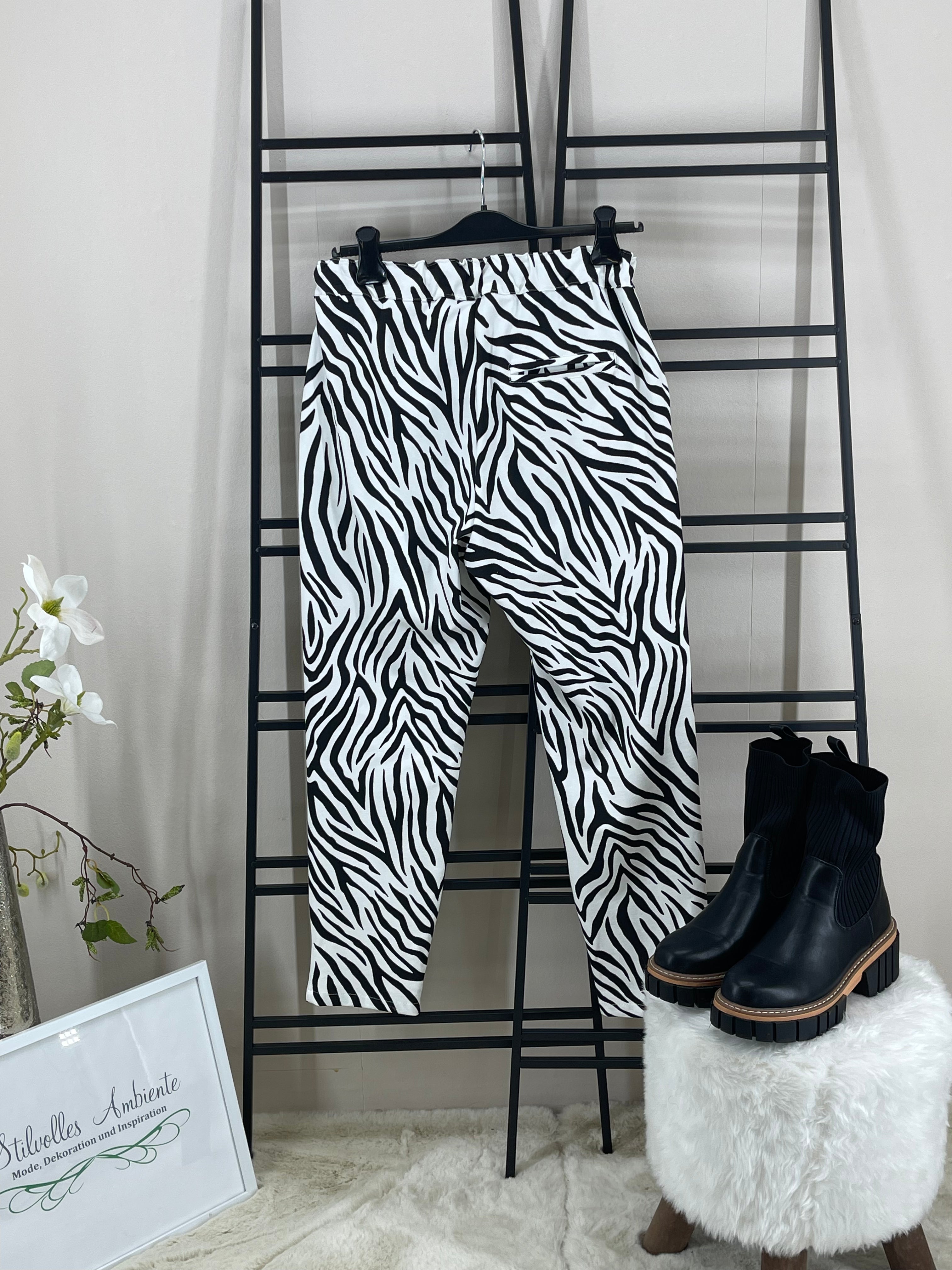 !!!!KEINE RETOURE MÖGLICH!!!! 
Jogpant Grösse 36 - 44/46 in weiß - schwarz