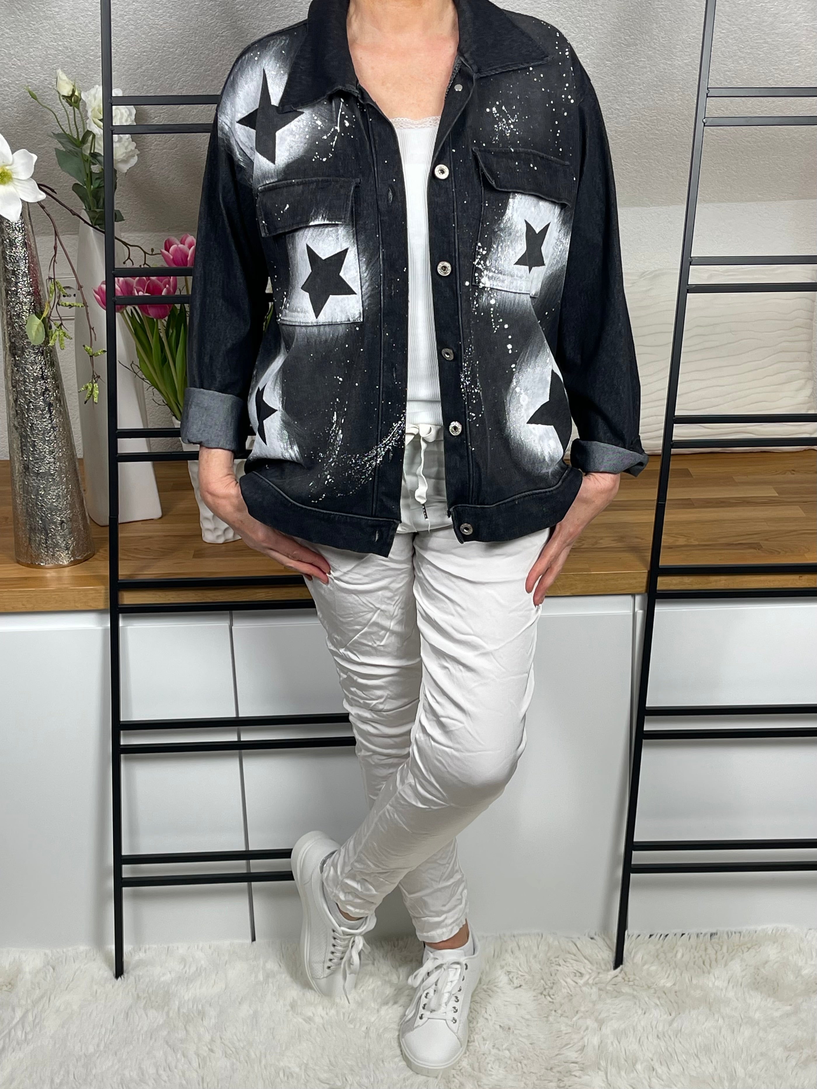!!!!KEINE RETOURE MÖGLICH!!!! Leichte Damen - Jeansjacke mit „ Sternenprint“ Einheitsgrösse Gr. 38 - 42/44 in schwarz - weiß