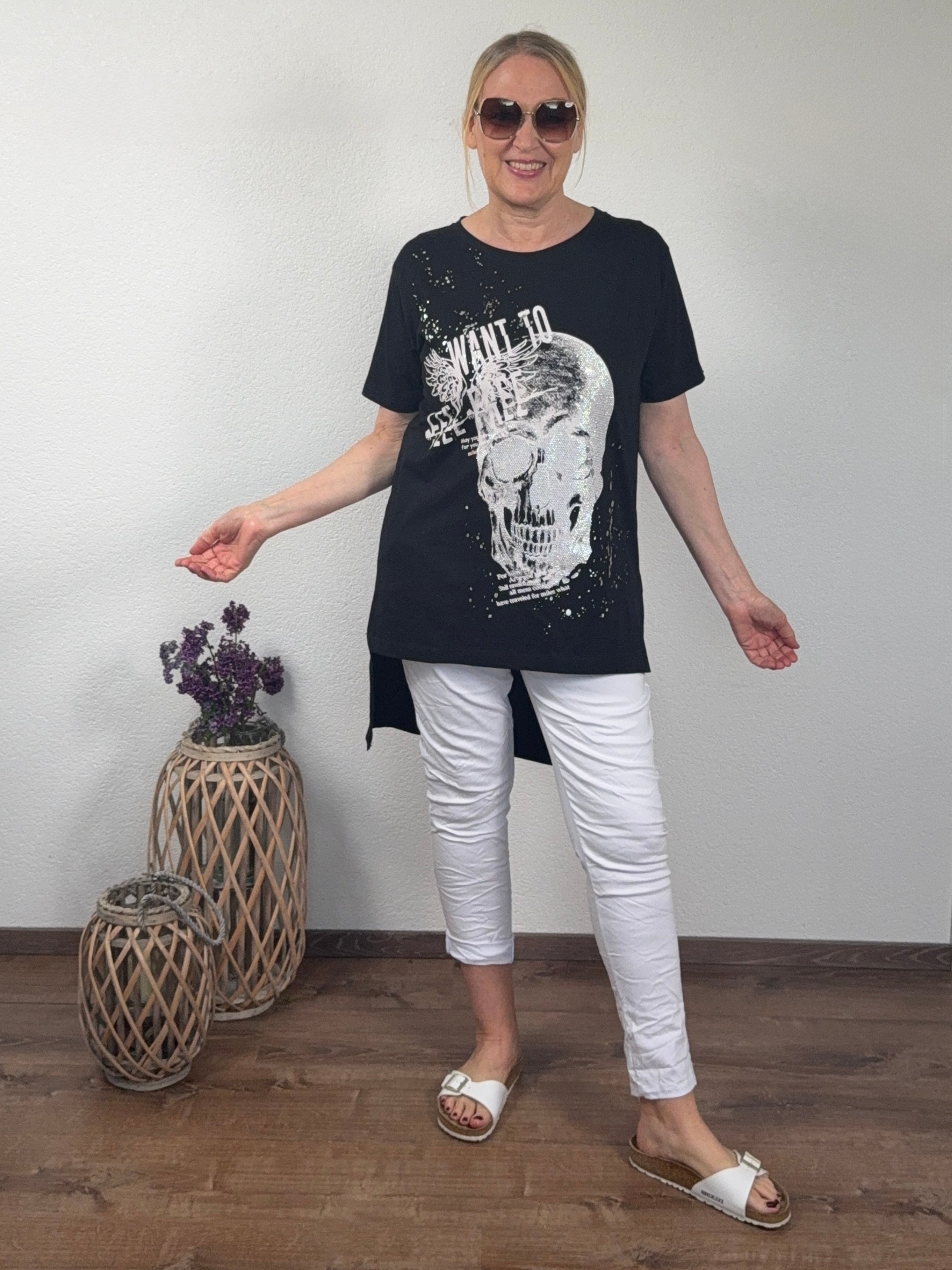 Hochwertiges, extravagantes Shirt „Totenkopf“ von EU-Queen Gr. 36 bis 44 in schwarz - weiß