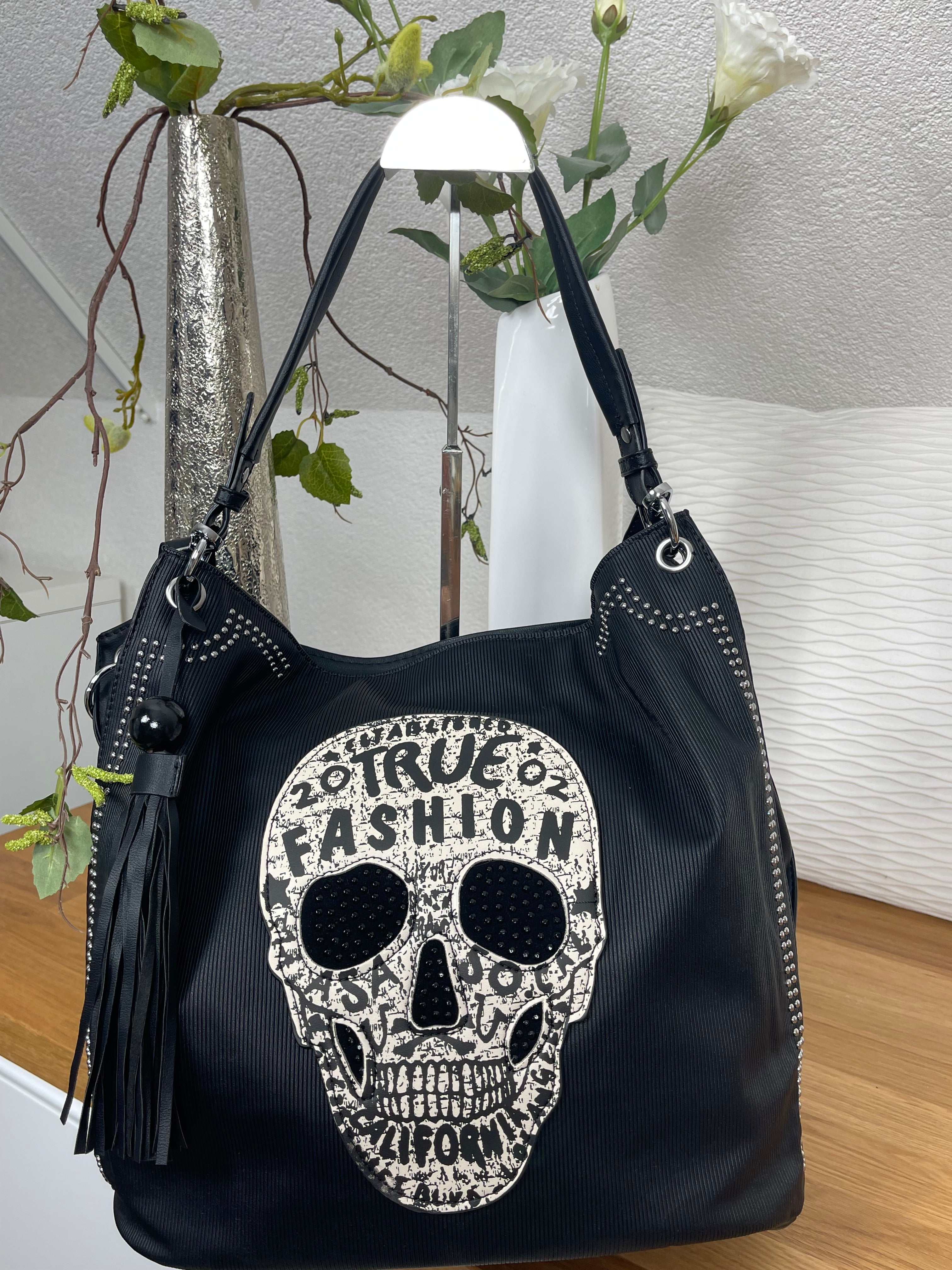 Hochwertige Tasche „Skull“ in schwarz