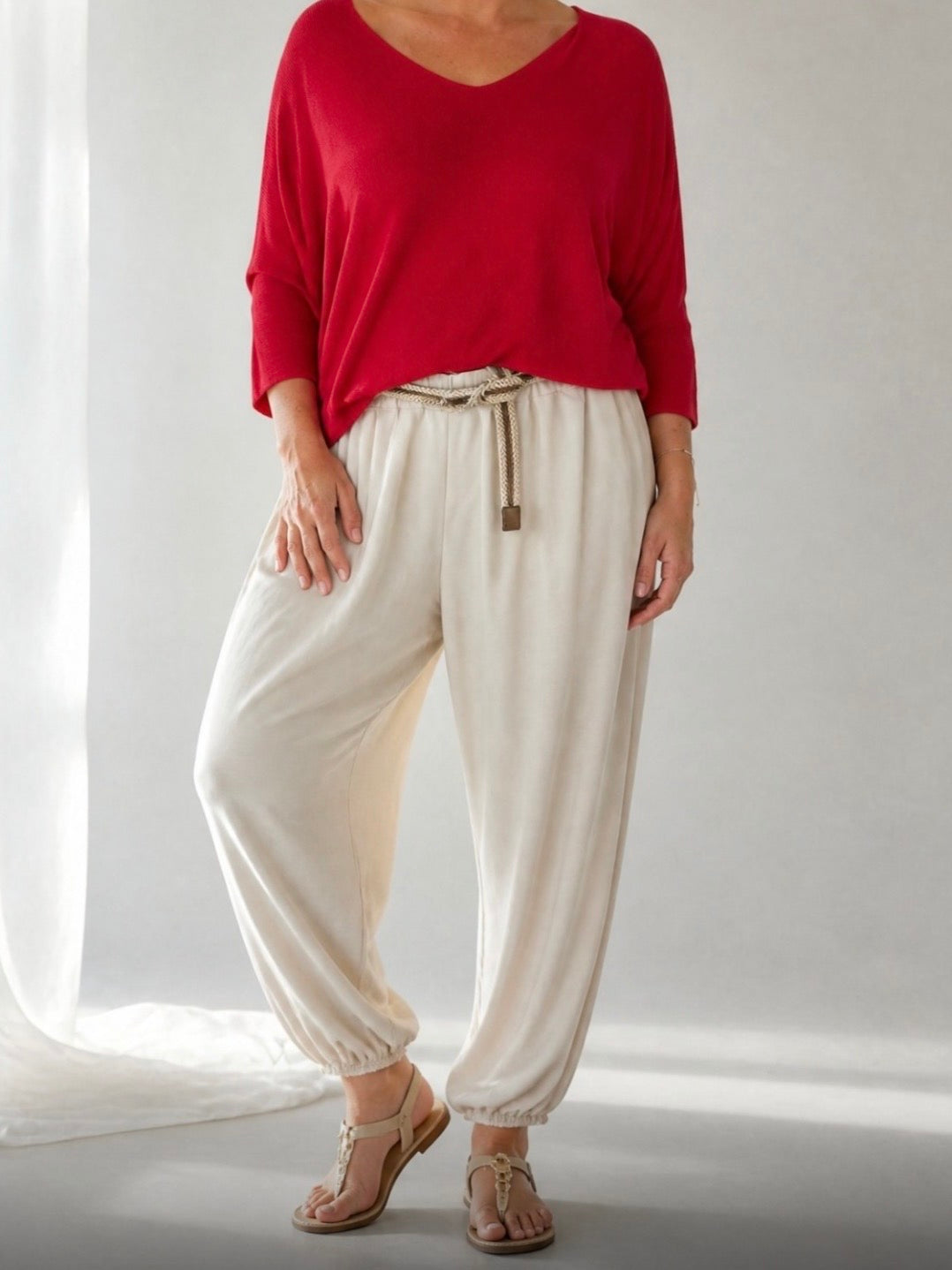 Elegante Haremshose mit Kordel und Gürtel in beige