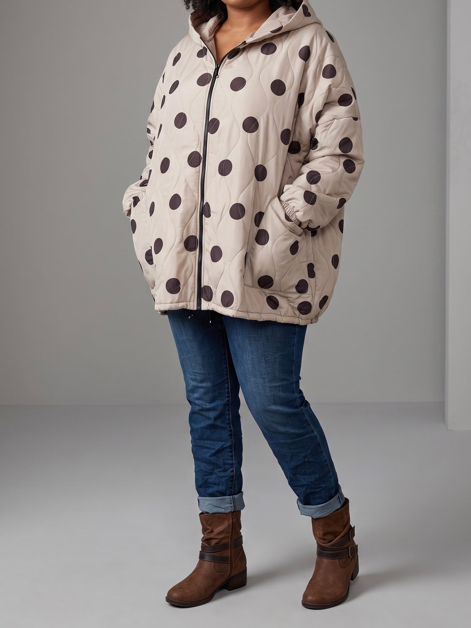 Warme Steppjacke mit Kapuze und „Punkten“ in 2 Farben