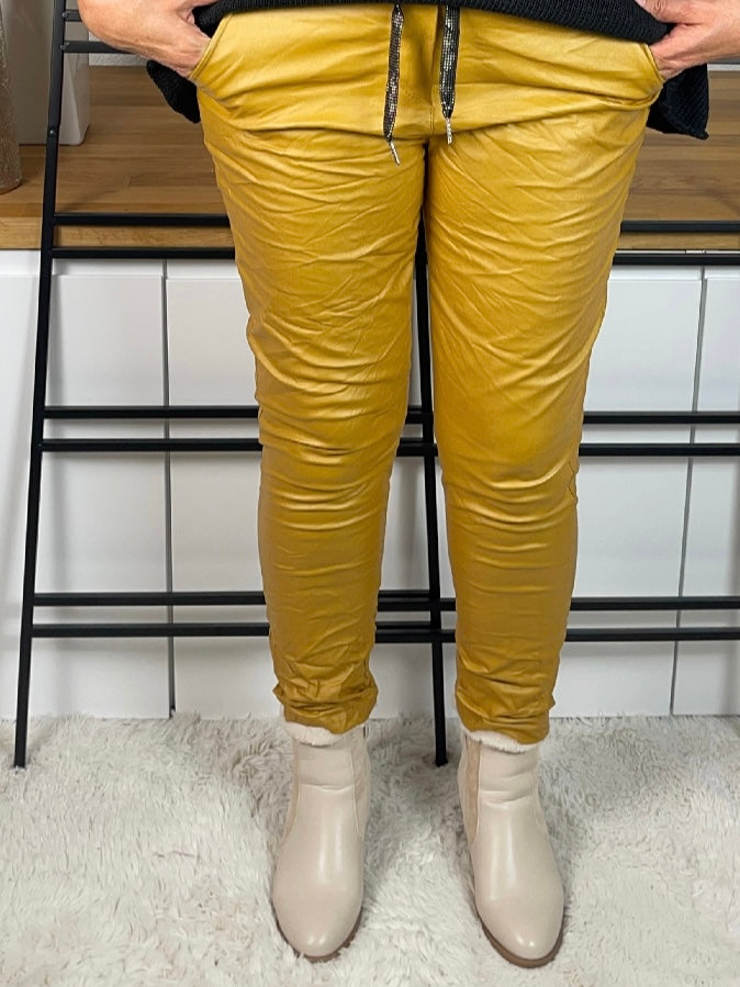 Damen Jogpant  „Kunstleder“ Gr. 38 - 42 in 3 curry