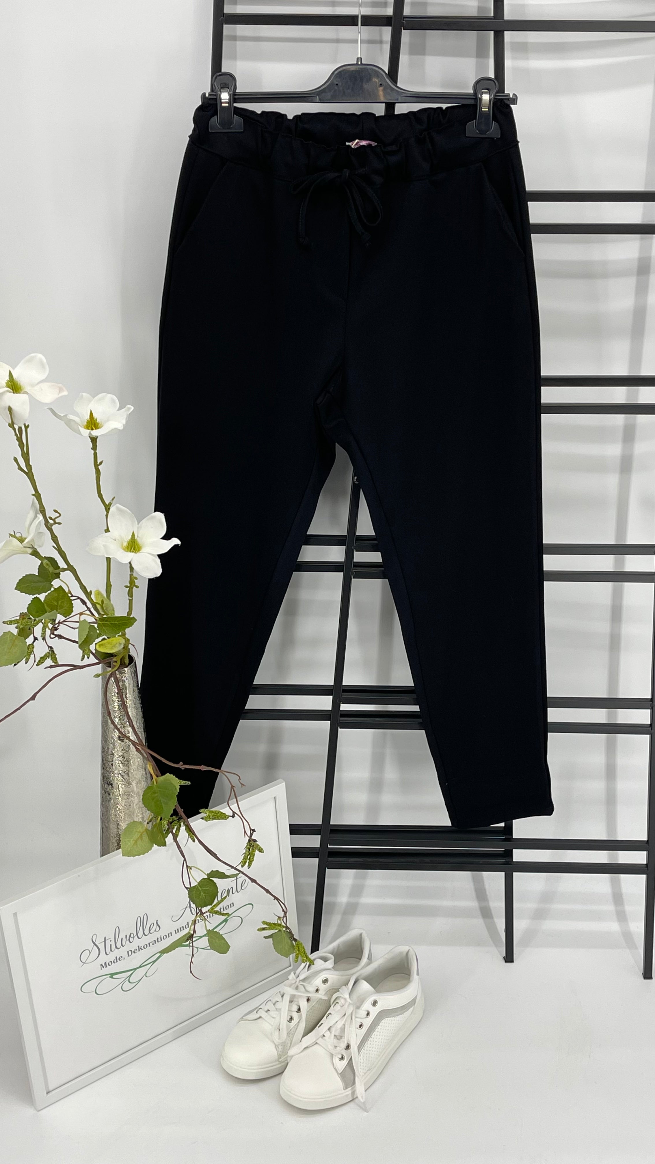 !!!!KEINE RETOURE MÖGLICH!!!! 
Jogpant Grösse 36 - 44/46 in schwarz